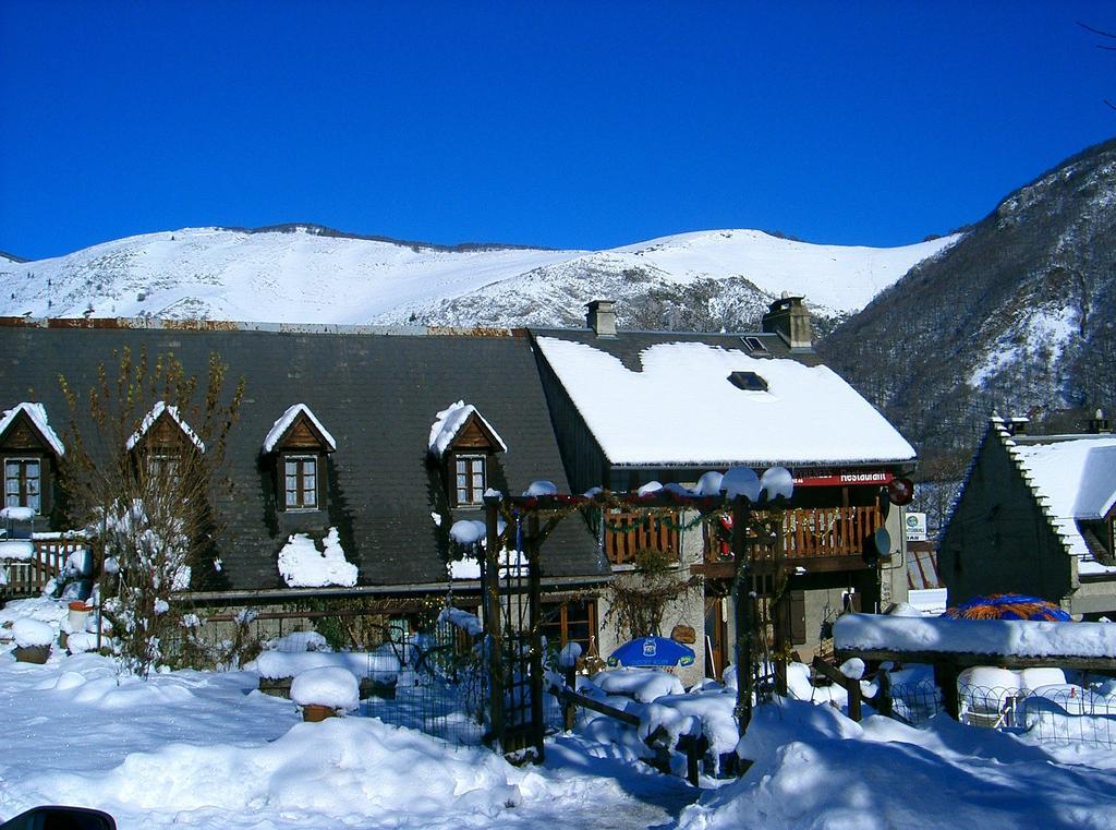 Auberge Des Pyrenees 생트 마리 드 캄팡 외부 사진