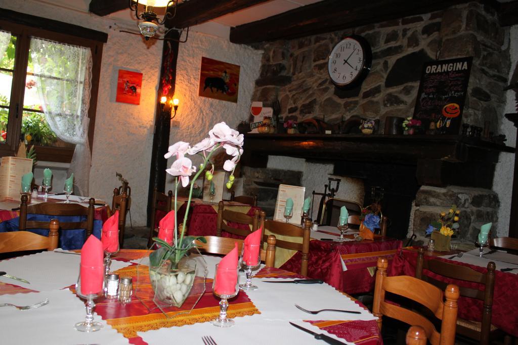 Auberge Des Pyrenees 생트 마리 드 캄팡 외부 사진