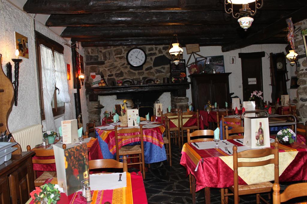 Auberge Des Pyrenees 생트 마리 드 캄팡 외부 사진