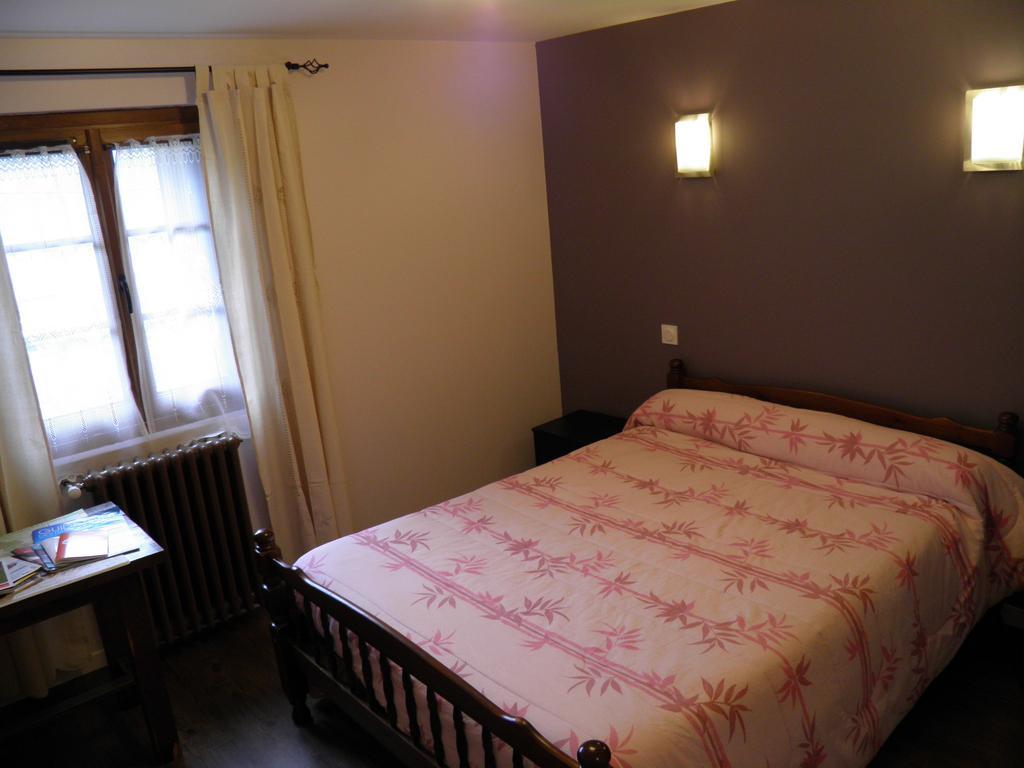 Auberge Des Pyrenees 생트 마리 드 캄팡 객실 사진