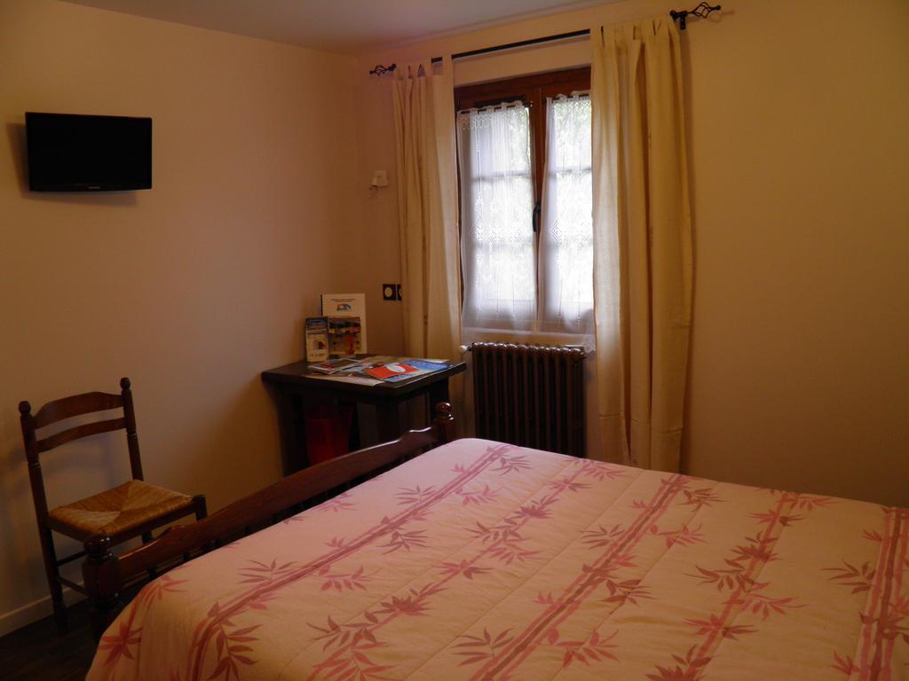 Auberge Des Pyrenees 생트 마리 드 캄팡 객실 사진