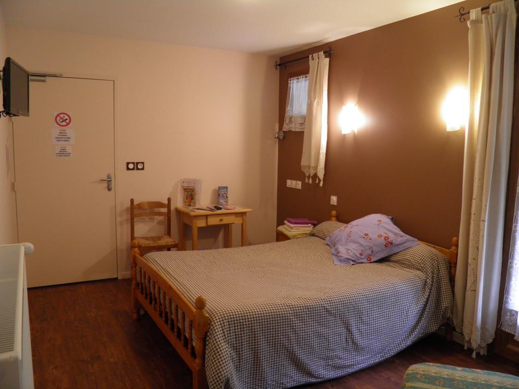 Auberge Des Pyrenees 생트 마리 드 캄팡 객실 사진