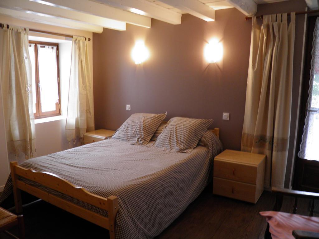 Auberge Des Pyrenees 생트 마리 드 캄팡 객실 사진