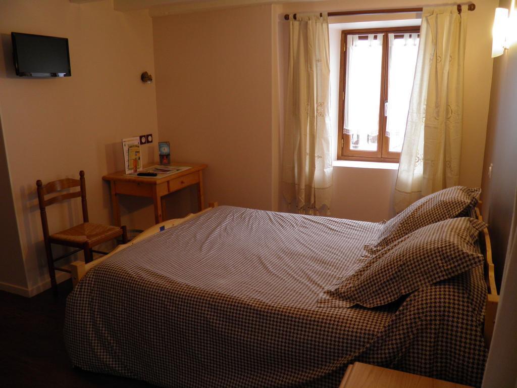 Auberge Des Pyrenees 생트 마리 드 캄팡 객실 사진